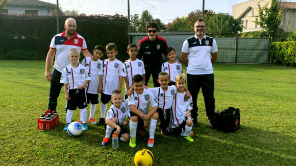 «PROGETTO SCUOLA CALCIO AQS» UN CALCIO D’INIZIO COL BOTTO «PROGETTO SCUOLA CALCIO AQS» UN CALCIO D’INIZIO COL BOTTO